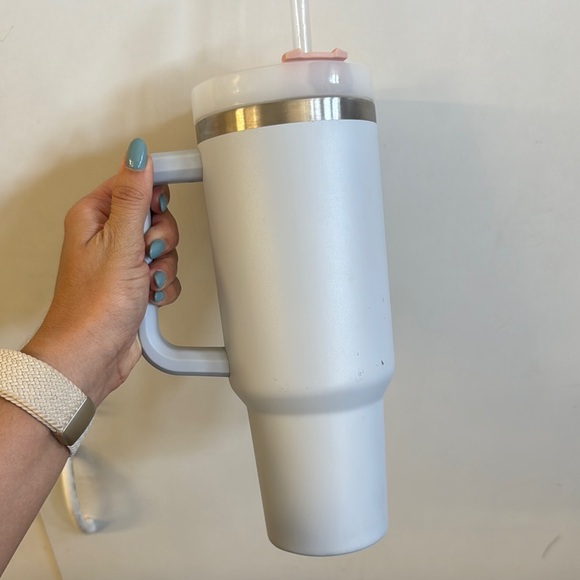 Stanley water bottle - Picture 3 of 4